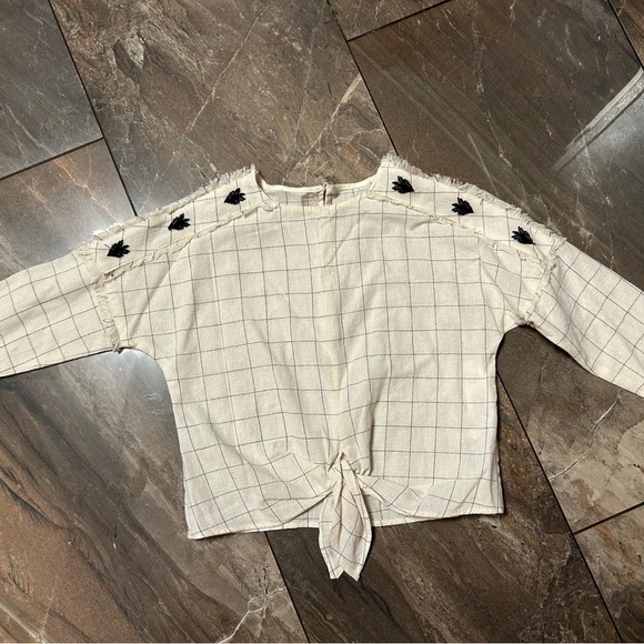 Cute top - Picture 1 of 8